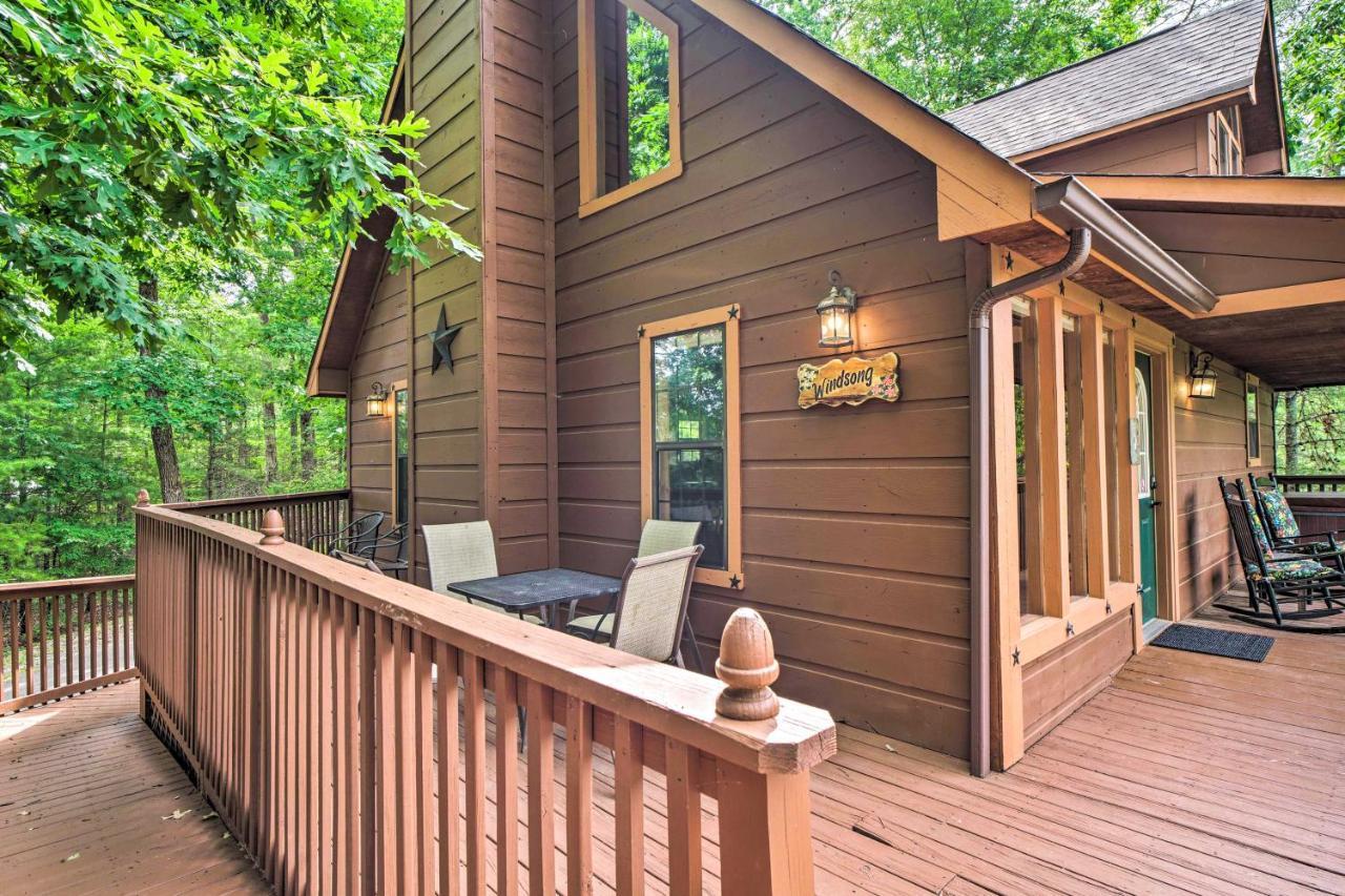 Central Sevierville Cabin With Hot Tub And Views! Exterior photo