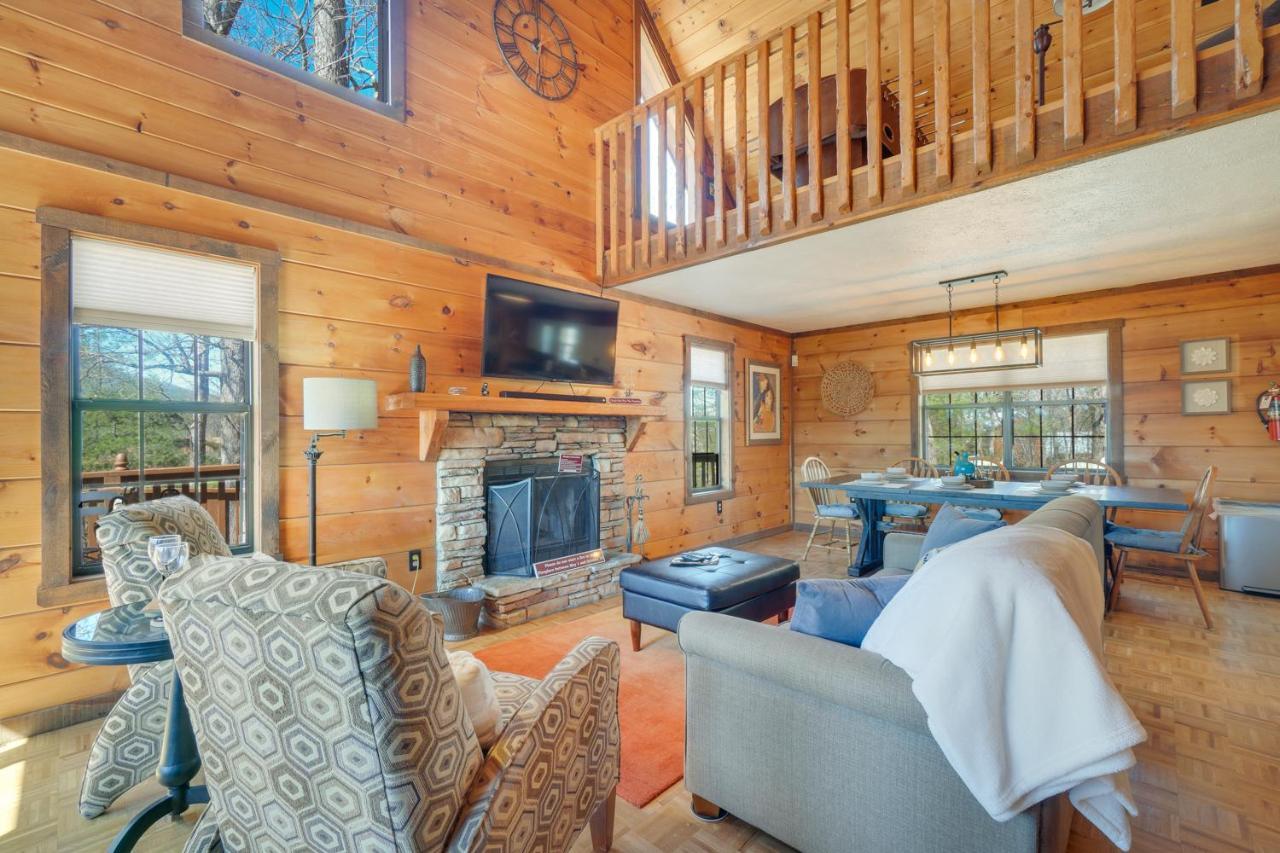 Central Sevierville Cabin With Hot Tub And Views! Exterior photo