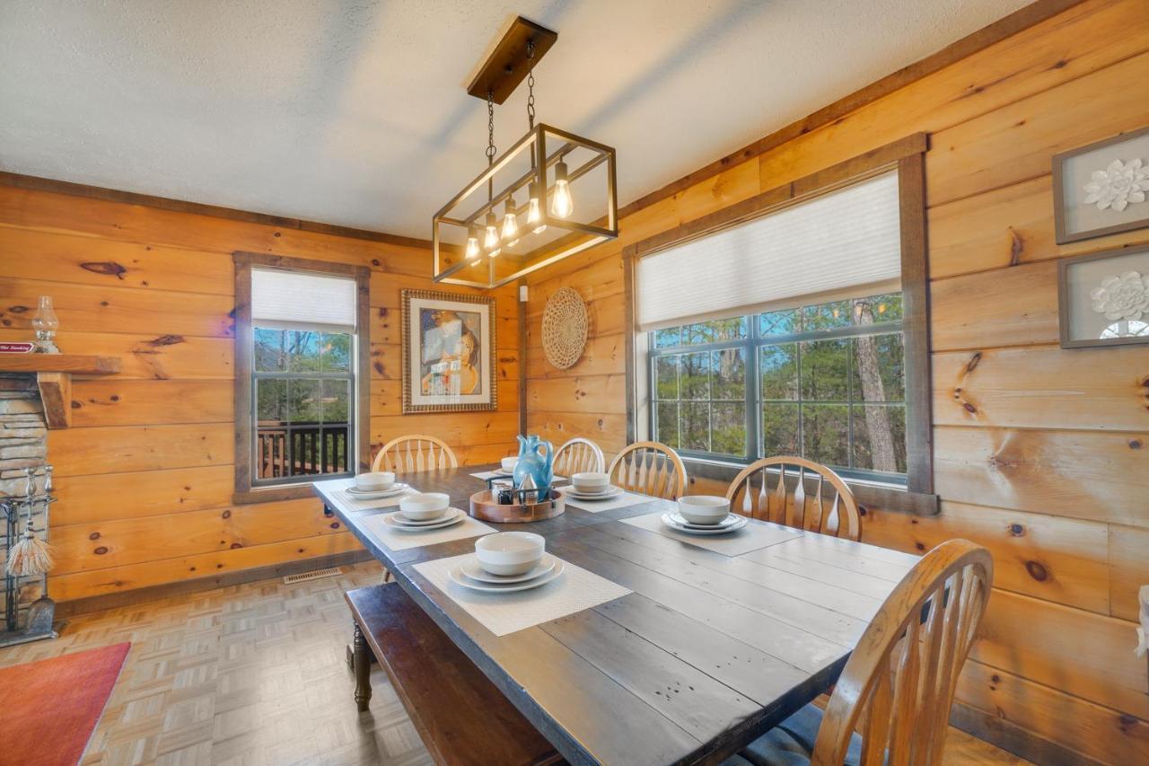 Central Sevierville Cabin With Hot Tub And Views! Exterior photo