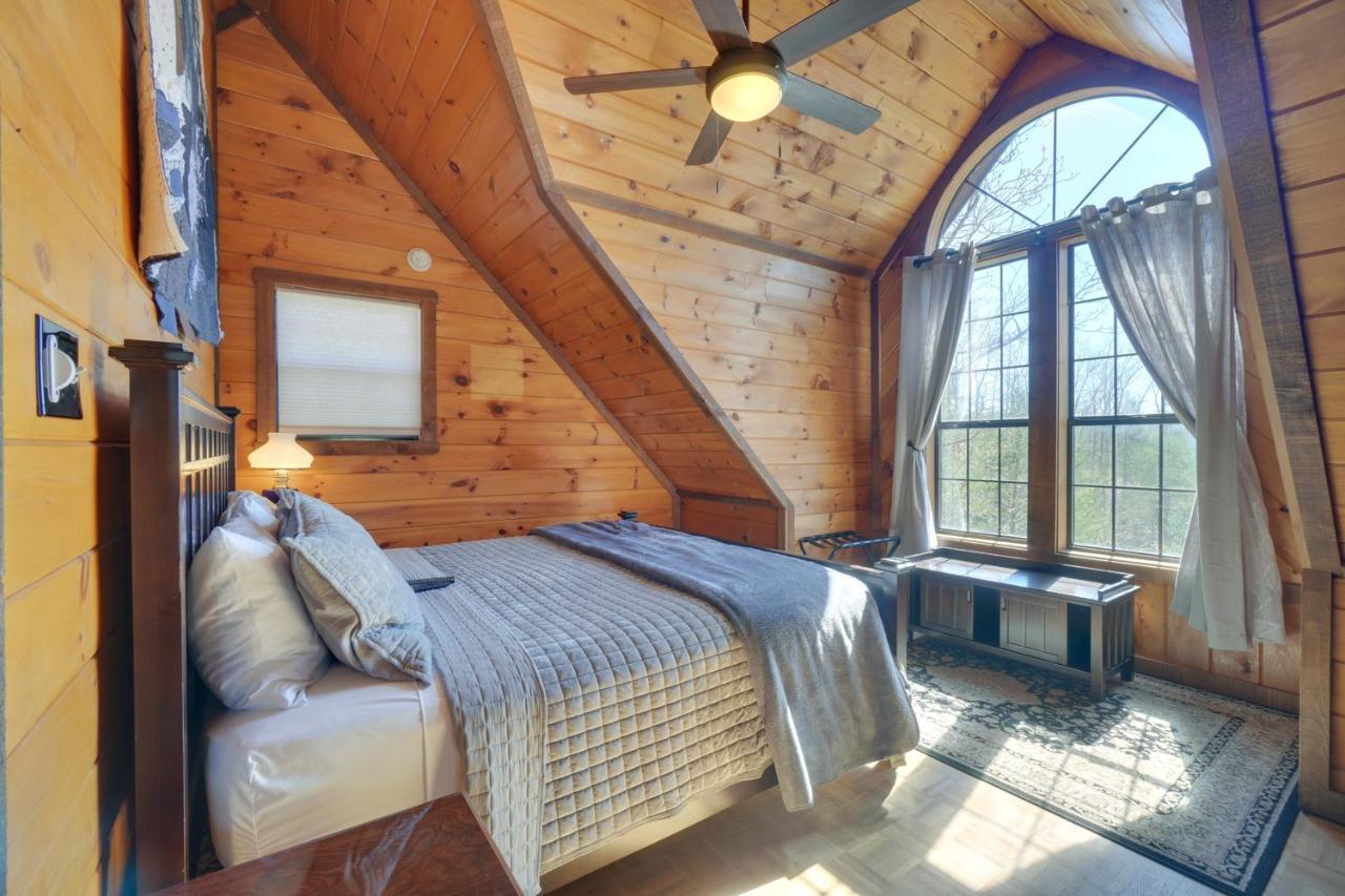 Central Sevierville Cabin With Hot Tub And Views! Exterior photo