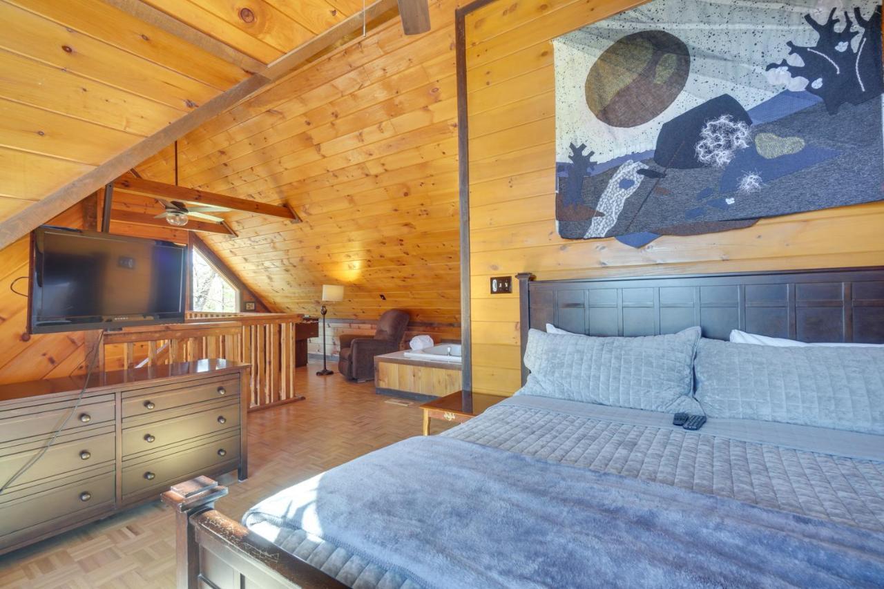 Central Sevierville Cabin With Hot Tub And Views! Exterior photo